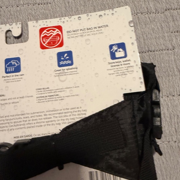 Geckobrands Waterproof Lightweight Dry Waist Pack in Black - Picture 4 of 6